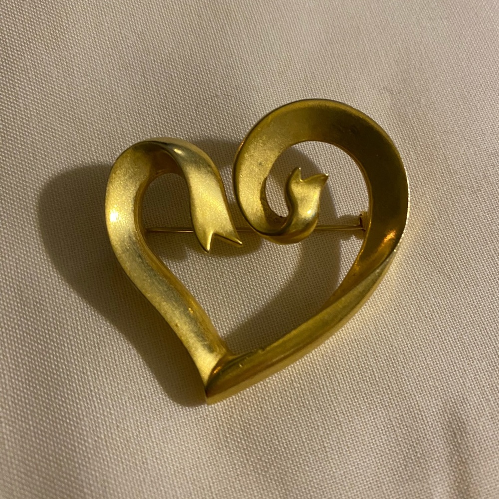 Liz Claiborne Gold Heart Brooch